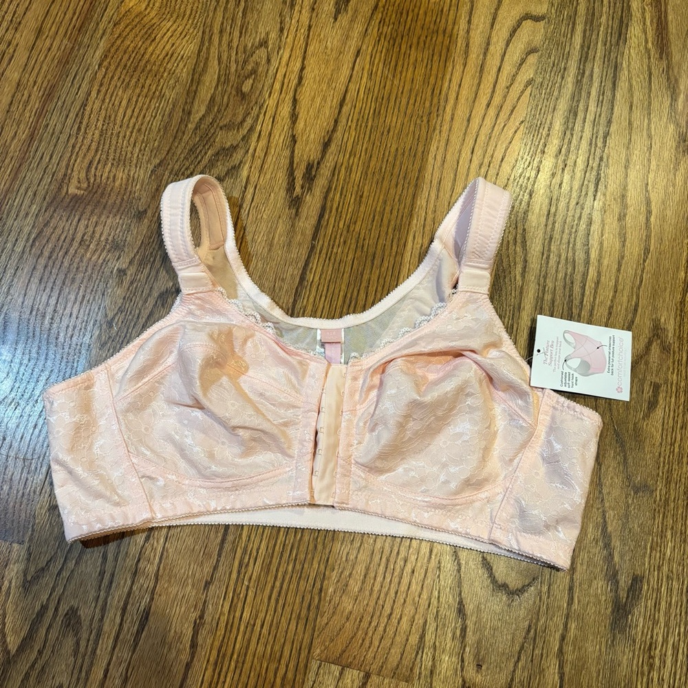 Elegant Lace Front-Closure Bra in Soft‎ Pink Comfort Choice posture support 42B